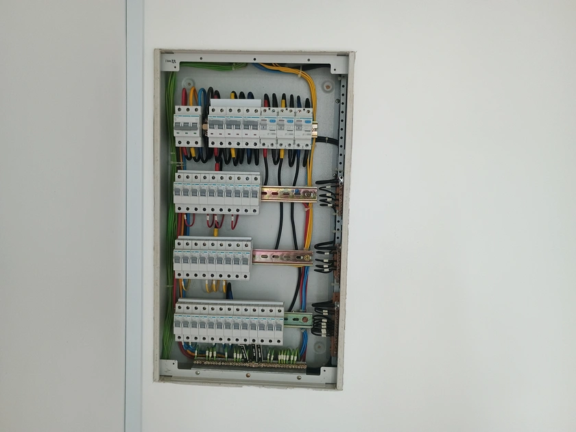Single phase vs three phase power distribution board (DB box) comparison in Singapore